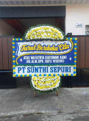 Papan Bunga Duka di Hiliran Gumanti