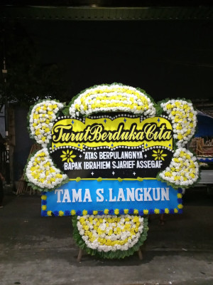 Papan Bunga Duka di Hiliran Gumanti